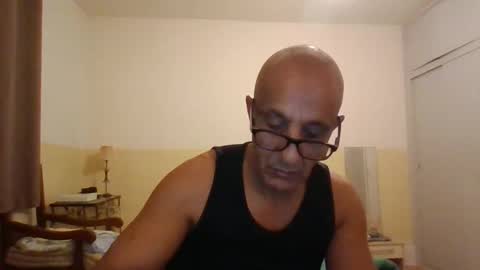 moment71200 online show from November 16, 2025, 10:54 am