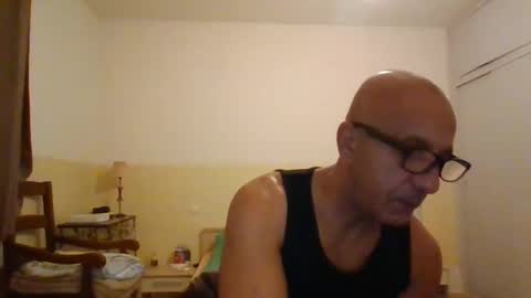 moment71200 online show from November 23, 2025, 12:05 pm