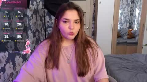 Snapshot of momiji_i chatting on February 4, 2026, 11:38 am Leah online show from February 4, 2026, 11:38 am