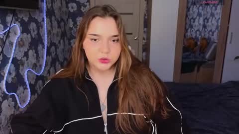 Snapshot of momiji_i chatting on February 26, 2026, 10:14 am Leah online show from February 26, 2026, 10:14 am