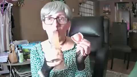 Snapshot of mommamadesissy chatting on April 11, 2026, 8:57 pm Bink online show from April 11, 2026, 8:57 pm
