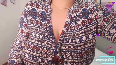 Daphne  online show from February 6, 2025, 8:02 pm