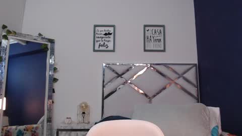 Daphne  online show from February 19, 2025, 2:23 am