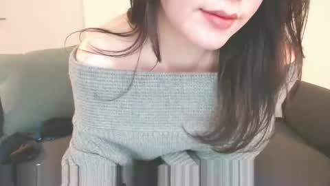 Momo online show from December 5, 2024, 2:44 pm