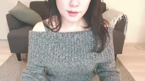 Momo online show from December 7, 2024, 3:52 pm