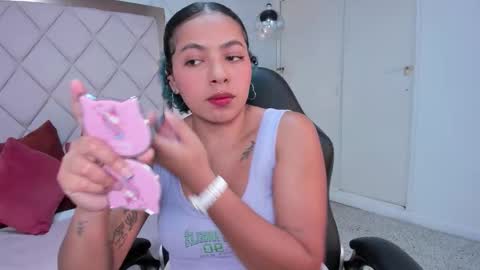 Momo  online show from December 2, 2025, 9:54 pm