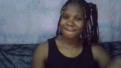Snapshot of momsdoll chatting on April 12, 2026, 5:23 am momsdoll online show from April 12, 2026, 5:23 am