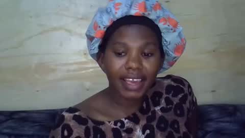 Snapshot of momsdoll chatting on May 11, 2026, 5:24 am momsdoll online show from May 11, 2026, 5:24 am