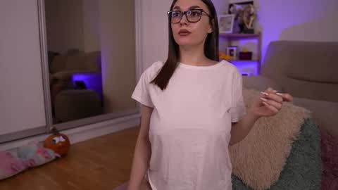 Mona Lisss online show from November 25, 2025, 12:38 pm