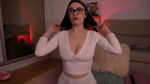 Mona Lisss online show from January 11, 2026, 12:32 pm