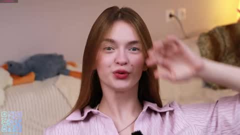 Mona online show from October 2, 2025, 7:21 pm