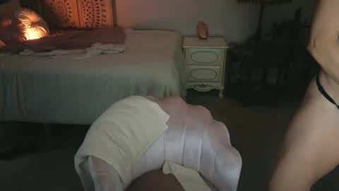 Mona online show from November 6, 2025, 2:29 pm