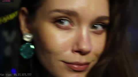 Snapshot of moni_carroll chatting on May 24, 2026, 3:28 pm Monia Help me get 20000 subscribers online show from May 24, 2026, 3:28 pm
