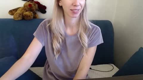 Moni online show from October 12, 2025, 2:49 pm