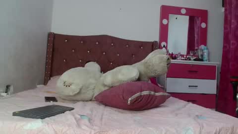 Monica online show from September 20, 2025, 3:29 am