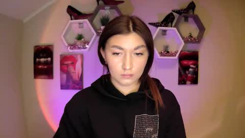 sweet girl and shine body online show from September 26, 2025, 10:08 am