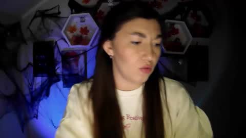 sweet girl and shine body online show from October 1, 2025, 6:47 pm