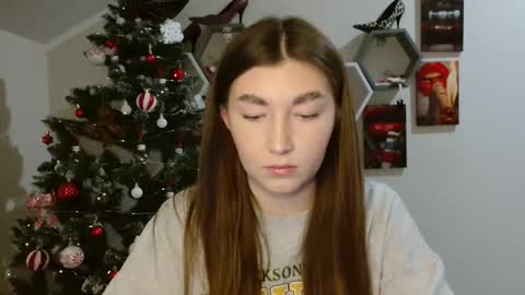 sweet girl and shine body online show from November 25, 2025, 8:03 am