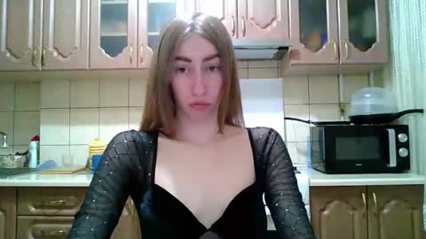 Snapshot of monica_tamayo chatting on June 3, 2026, 8:14 pm Monica online show from June 3, 2026, 8:14 pm
