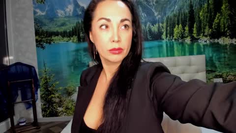 monica_weisss online show from February 1, 2025, 10:02 pm