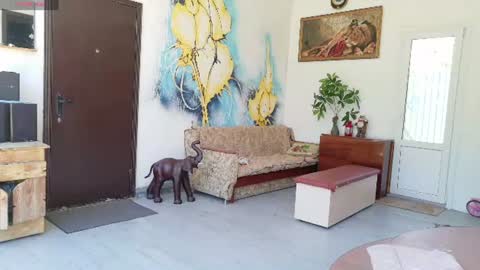 monica_weisss online show from June 12, 2026, 10:47 am