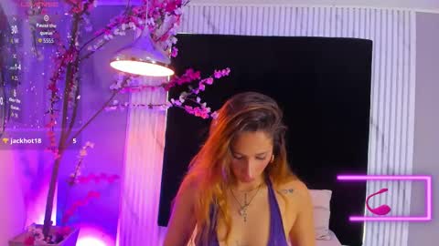 MONIK FOX online show from November 4, 2025, 8:08 pm