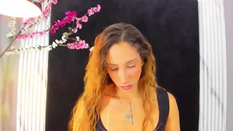 MONIK FOX online show from November 30, 2025, 7:40 pm