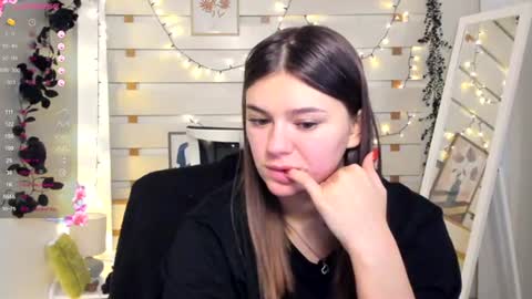 Monika online show from January 10, 2026, 4:42 pm