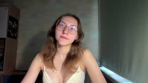 Mia online show from June 17, 2026, 1:34 pm