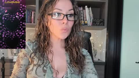 Monilee online show from January 30, 2025, 8:21 pm