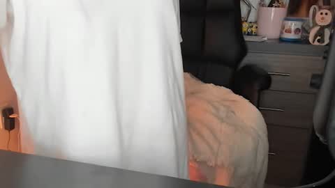 Monilee online show from October 15, 2025, 10:04 am