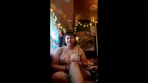 moniqueisalovergirl online show from April 7, 2026, 7:03 pm