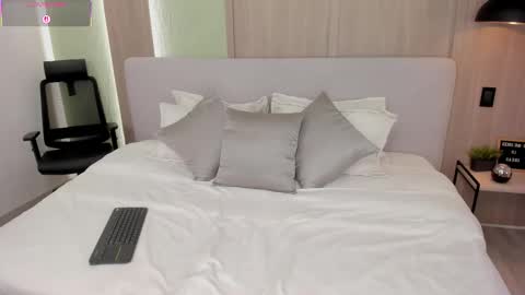 Monique  online show from February 18, 2026, 10:50 pm