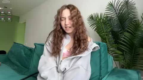 Snapshot of monnymoonn chatting on May 17, 2026, 9:17 am Mary online show from May 17, 2026, 9:17 am