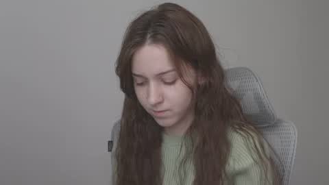 Snapshot of monnymoonn chatting on June 18, 2026, 9:14 am Mary online show from June 18, 2026, 9:14 am