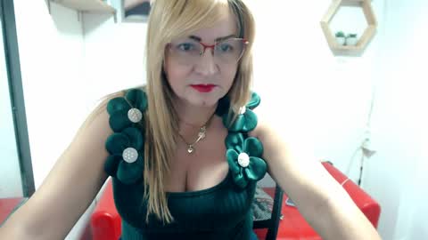 monserrat_diva online show from April 21, 2026, 9:50 pm