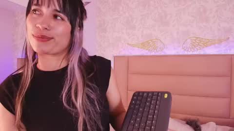 Adriana online show from November 30, 2025, 1:48 pm