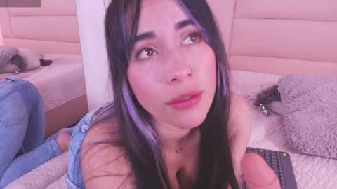 Adriana online show from December 16, 2025, 2:00 pm