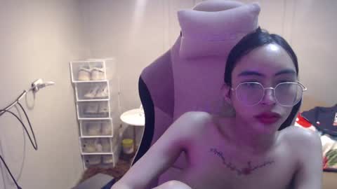 ELYSE A SIMPLE GIRL online show from February 4, 2025, 11:16 am