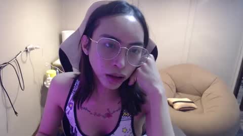 ELYSE A SIMPLE GIRL online show from February 28, 2025, 3:37 pm