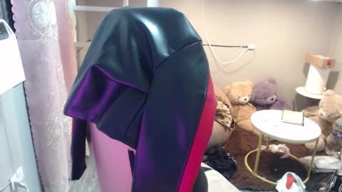 ELYSE A SIMPLE GIRL online show from September 13, 2025, 2:39 pm