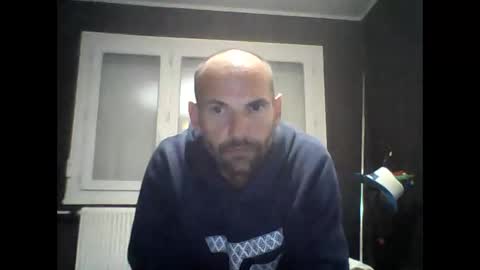 Snapshot of montmasse chatting on April 19, 2026, 9:06 pm montmasse online show from April 19, 2026, 9:06 pm