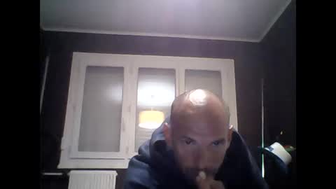 Snapshot of montmasse chatting on April 22, 2026, 8:32 pm montmasse online show from April 22, 2026, 8:32 pm