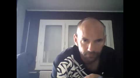 Snapshot of montmasse chatting on April 29, 2026, 9:57 am montmasse online show from April 29, 2026, 9:57 am