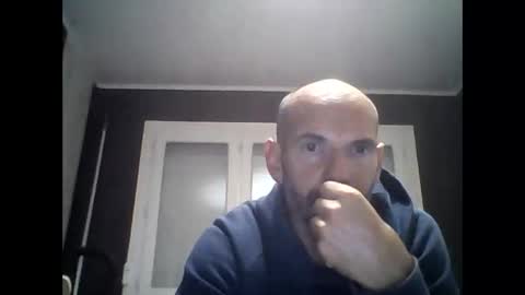 Snapshot of montmasse chatting on May 4, 2026, 9:00 pm montmasse online show from May 4, 2026, 9:00 pm