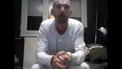 Snapshot of montmasse chatting on May 15, 2026, 9:33 pm montmasse online show from May 15, 2026, 9:33 pm