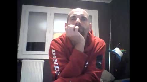 Snapshot of montmasse chatting on May 16, 2026, 10:41 pm montmasse online show from May 16, 2026, 10:41 pm