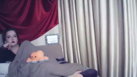 moodiemira online show from November 12, 2025, 5:19 am