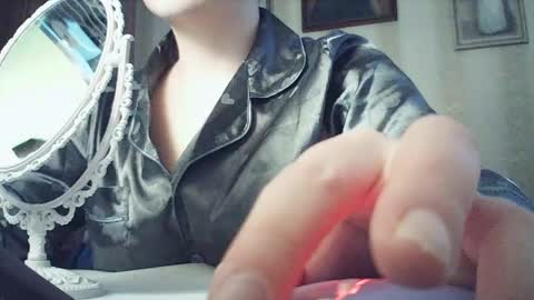 moodiemira online show from February 19, 2026, 2:35 pm