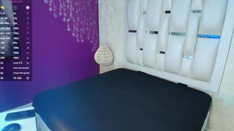 Snapshot of moom_ivy_ chatting on July 6, 2026, 12:35 pm online show from July 6, 2026, 12:35 pm